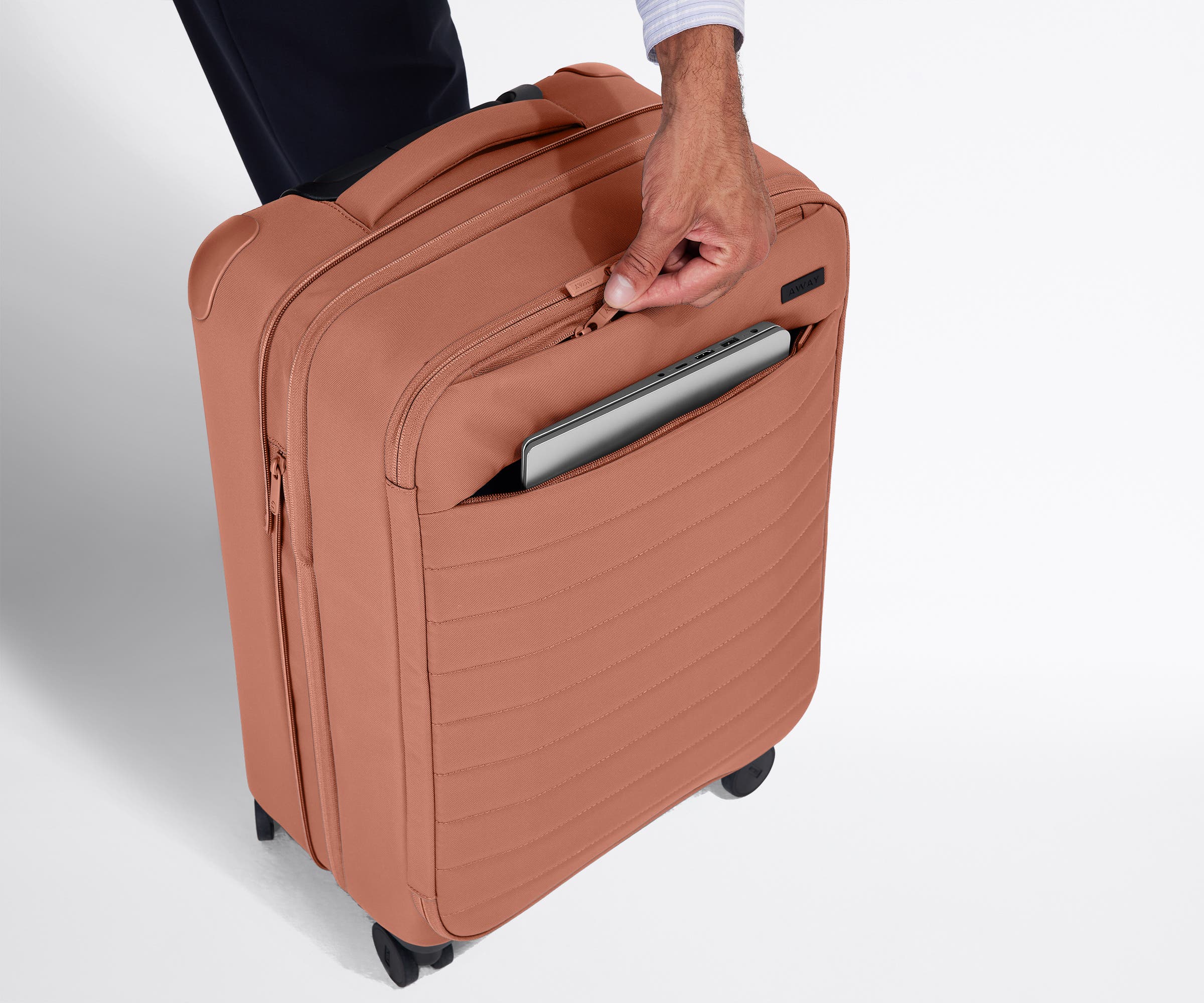 Laptop in the front zipper pocket