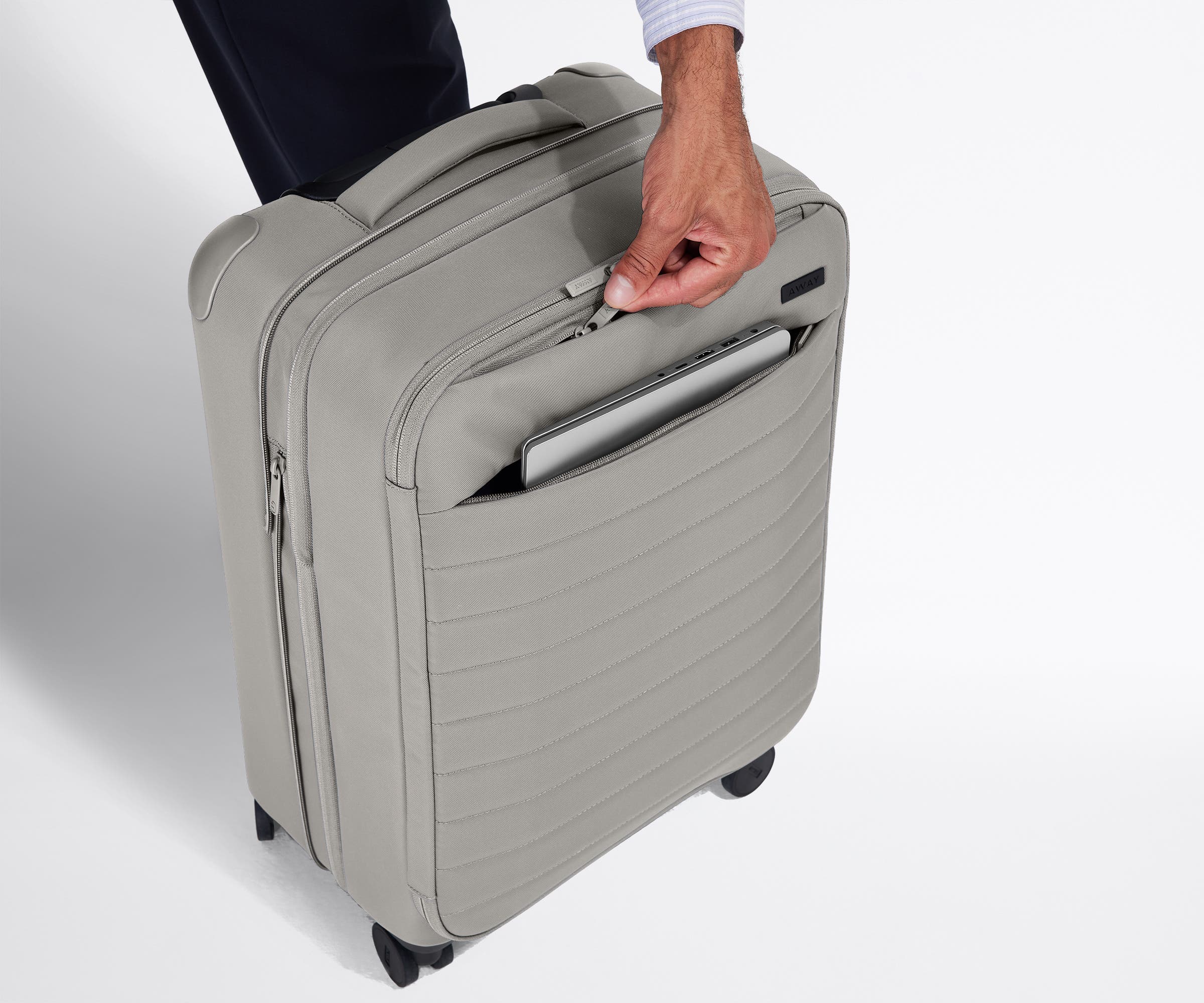 Laptop in the front zipper pocket