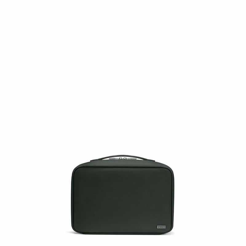 The Hanging Toiletry Bag in Green